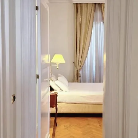 Roman Holidays Boutique